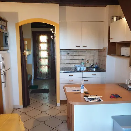 Mezzanine Vue Port Et Lägenhet