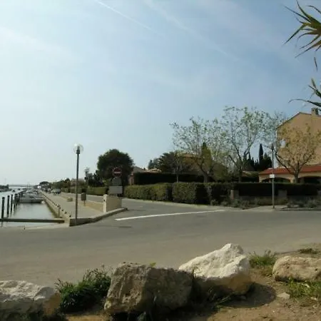 Mezzanine Vue Port Et Lägenhet