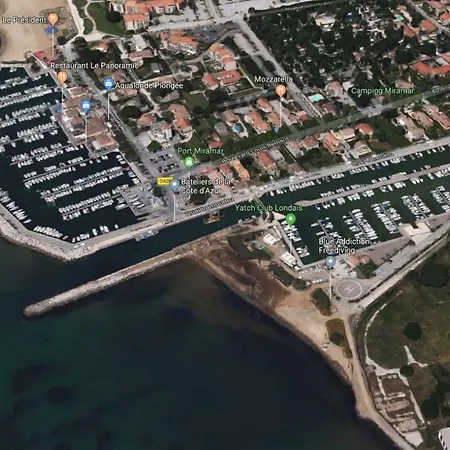 Mezzanine Vue Port Et Lägenhet